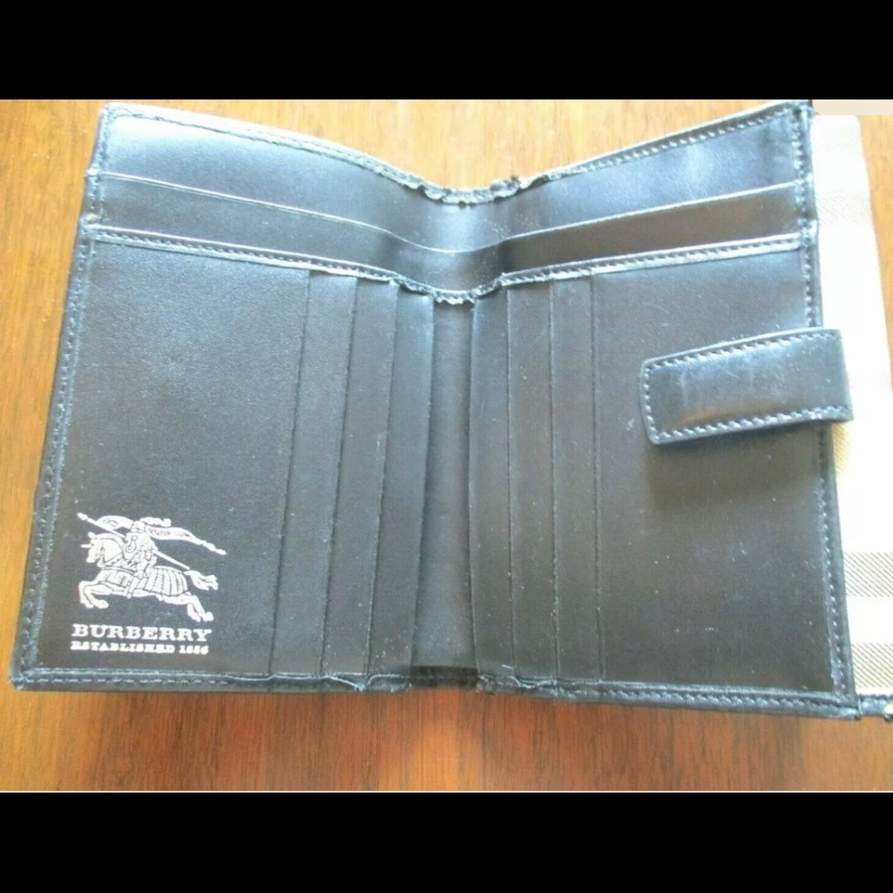 Burberry bifold wallet made in Italy - Picture 9 of 10